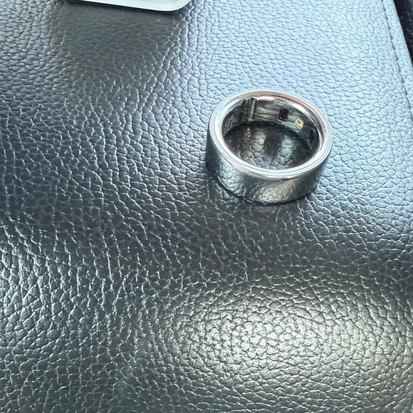 Oura Ring and Charger - Picture 2 of 4